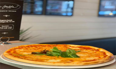 Nygräddad pizza med basilika